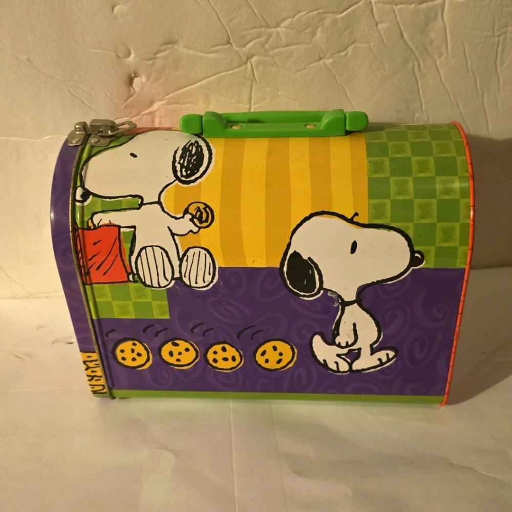 Vintage Snoopy & Cookies Mailbox Lunch Box Metal Tin Peanuts Cartoon 8 x 4 x 6